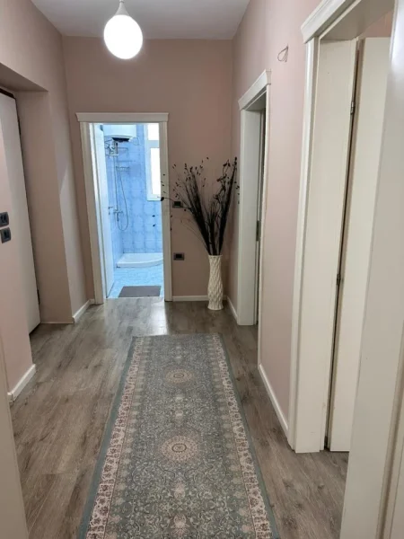 Tirane, jepet me qera apartament 2+1+Ballkon Kati 2, 75 m² 700 € (Vasil Shanto)
