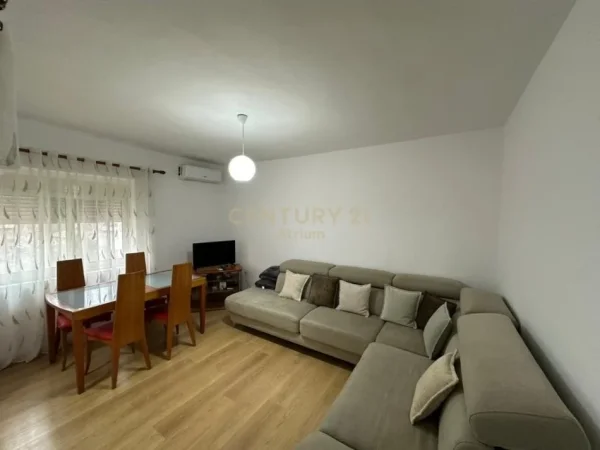 Tirane, jap me qera apartament 2+1 Kati 4, 71 m² 570 € (Nisharaku)