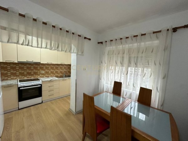 Tirane, jap me qera apartament 2+1 Kati 4, 71 m² 570 € (Nisharaku)