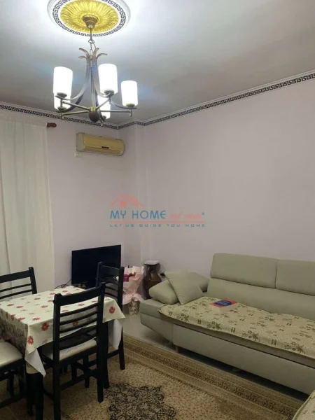 Tirane, jepet me qera apartament 2+1+Ballkon Kati 4, 110 m² 600 € (Komuna e Parisit)