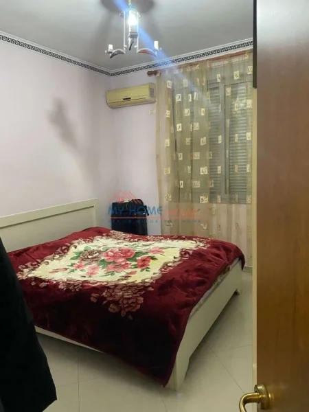 Tirane, jepet me qera apartament 2+1+Ballkon Kati 4, 110 m² 600 € (Komuna e Parisit)