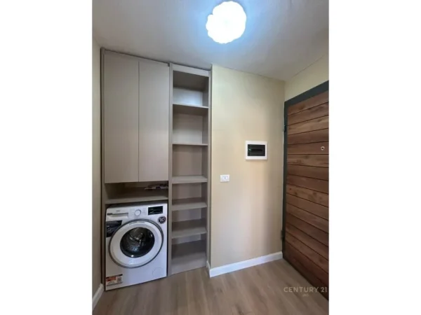 Tirane, jap me qera 1+1 Kati 3, 45 m² 600 € (Zogu i zi)