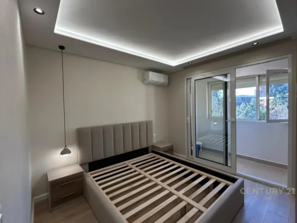 Tirane, jap me qera 1+1 Kati 3, 45 m² 600 € (Zogu i zi)