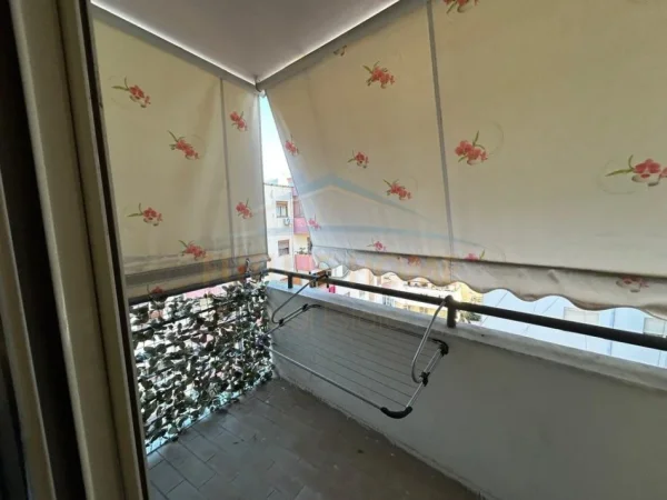 Durres, jepet me qera apartament 2+1 , 95 m² 450 € (durres)