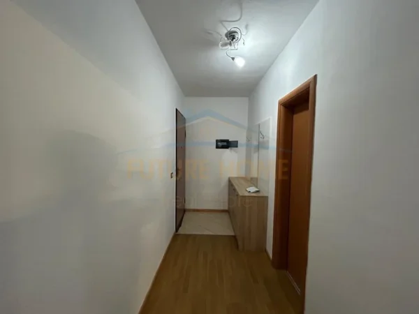 Durres, jepet me qera apartament 2+1 , 95 m² 450 € (durres)