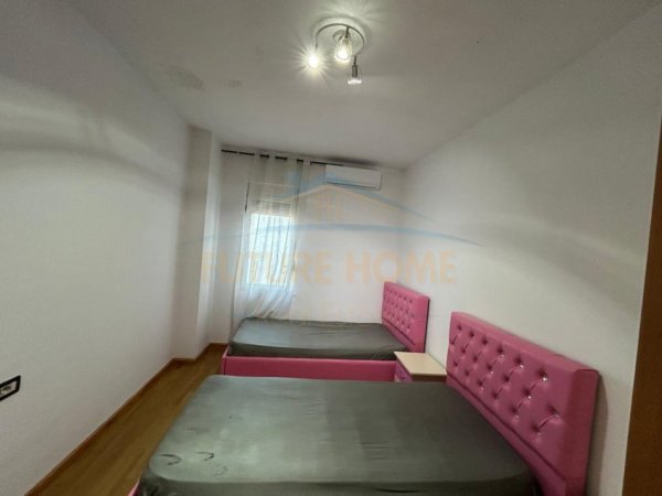 Durres, jepet me qera apartament 2+1 , 95 m² 450 € (durres)