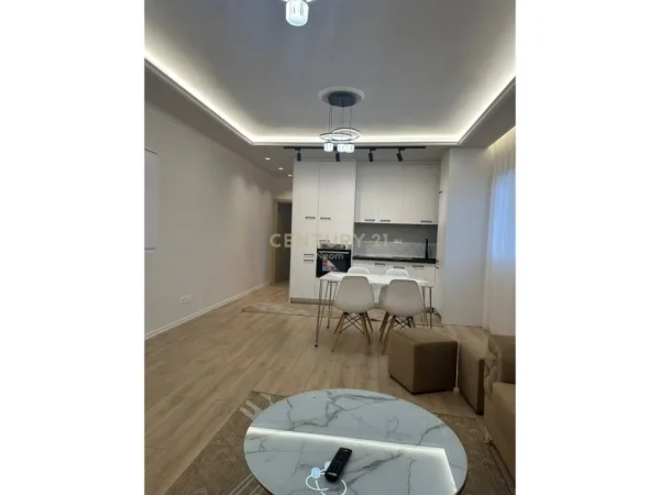 Tirane, jap me qera apartament 1+1 Kati 5, 70 m² 600 € (Liqeni Thate)