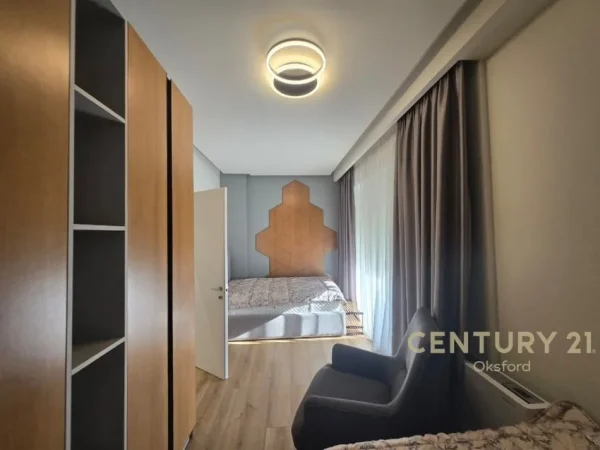 Tirane, jepet me qera apartament 3+1+Aneks+Ballkon Kati 3, 200 m² 1.800 € (SECRET GARDEN)