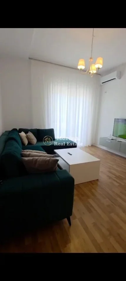Tirane, jepet me qera apartament 1+1+Ballkon Kati 5, 60 m² 550 € (Rruga e Kavajes)