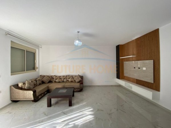 Durres, jepet me qera apartament 2+1 Kati 1, 80 m² 350 € (durres)