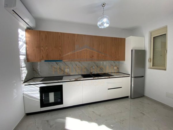Durres, jepet me qera apartament 2+1 Kati 1, 80 m² 350 € (durres)