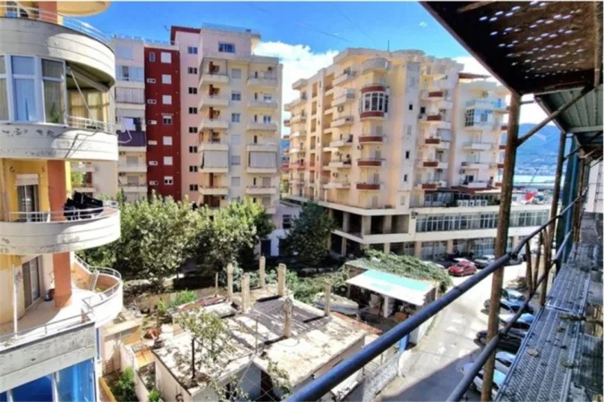 Vlore - Lungomare, shitet apartament 1+1 Kati 6, (prane portit ne vlore)