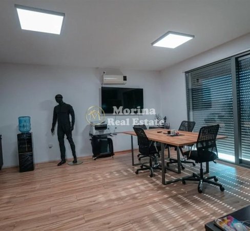 Tirane, jepet me qera ambjent biznesi Kati 6, 132 m² 800 € (Don Bosko)
