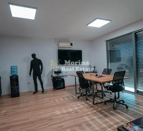 Tirane, jepet me qera ambjent biznesi Kati 6, 132 m² 800 € (Don Bosko)