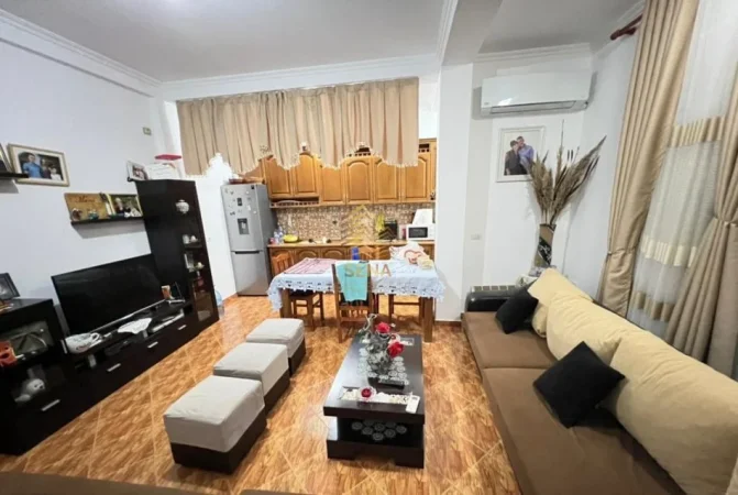 Tirane, shitet Vile 3 Katshe , 230 m² 400.000 € (Ali Demi)