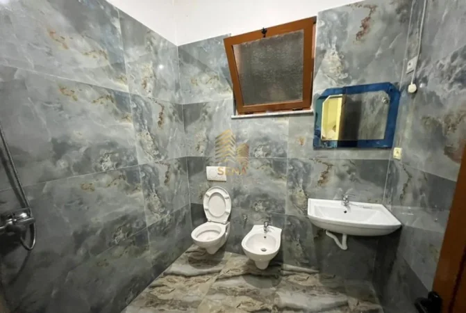 Tirane, shitet Vile 3 Katshe , 230 m² 400.000 € (Ali Demi)