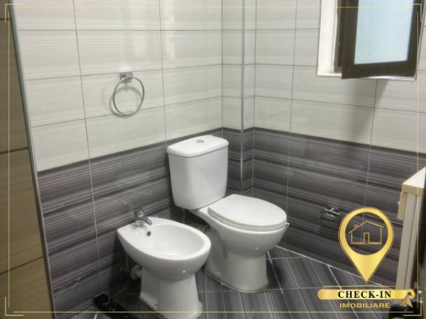 Tirane, jepet me qera apartament 1+1+Aneks+Ballkon , 65 m² 500 € (Rruga Karl Gega)