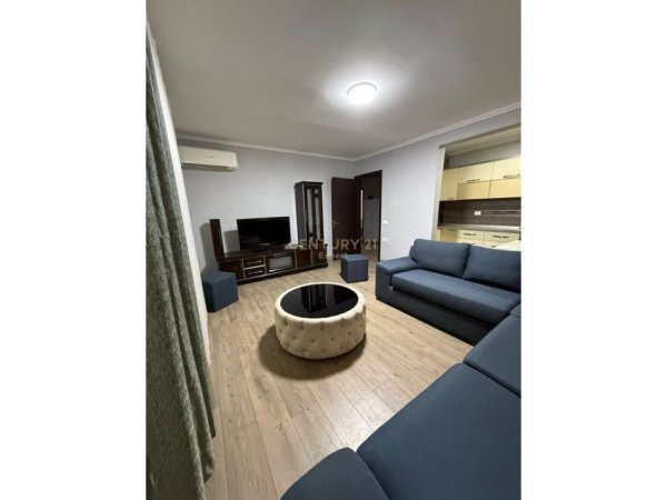 Tirane, jap me qera apartament 2+1 Kati 5, 84 m² 450 € (Oxhaku)