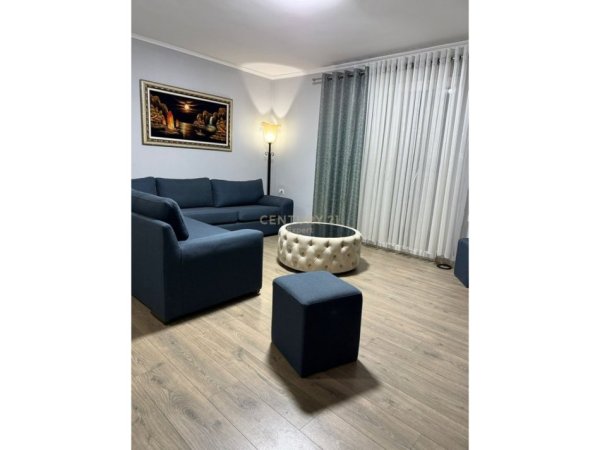 Tirane, jap me qera apartament 2+1 Kati 5, 84 m² 450 € (Oxhaku)