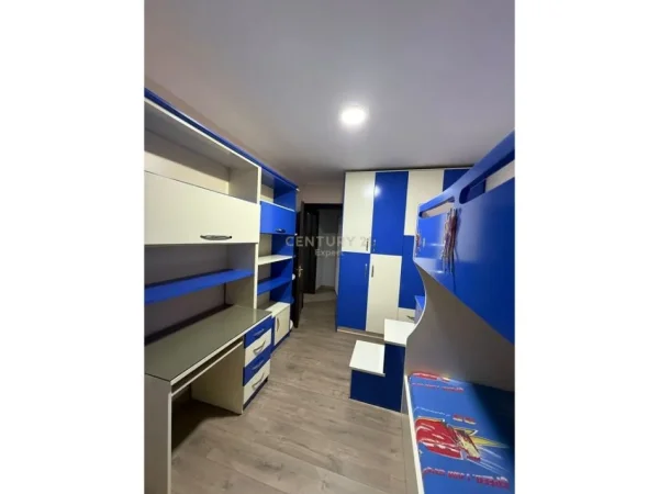 Tirane, jap me qera apartament 2+1 Kati 5, 84 m² 450 € (Oxhaku)