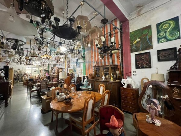 Tirane, shitet dyqan Kati 0, 460 m² 50.000 € (Yzberisht, Spitali Amerikan III)