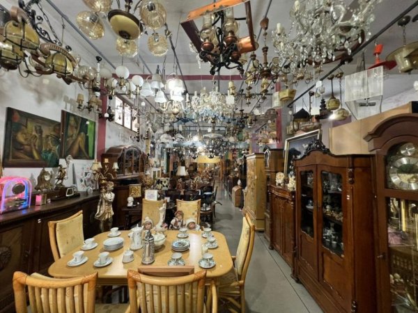 Tirane, shitet dyqan Kati 0, 460 m² 50.000 € (Yzberisht, Spitali Amerikan III)