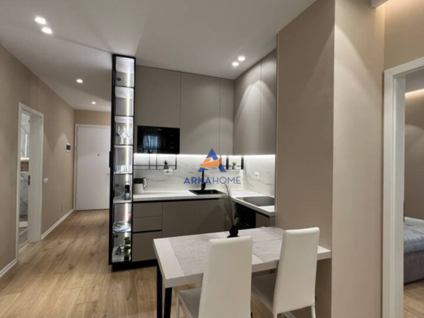 Tirane, jepet me qera apartament 1+1+Ballkon Kati 8, 60 m² 600 € 