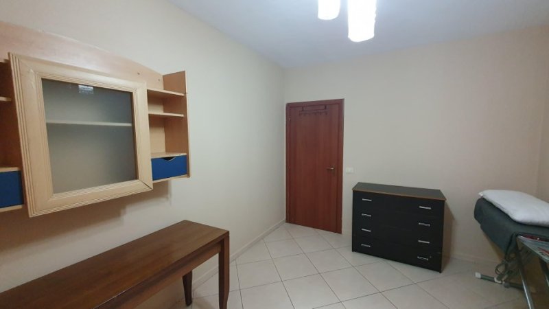 Tirane, jap me qera apartament 2+1+Ballkon Kati 5, 92 m² 500 € (Rruga Kongresi Manastirit)