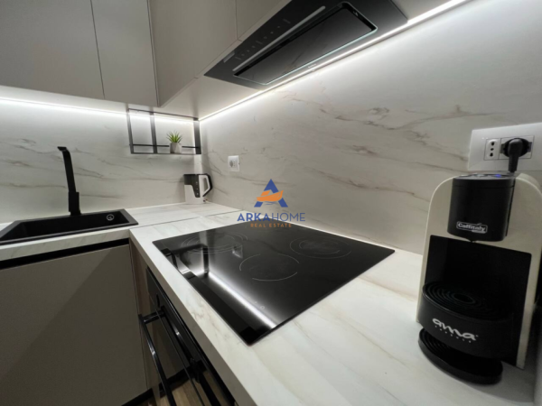 Tirane, jepet me qera apartament 1+1+Ballkon Kati 8, 60 m² 600 € 