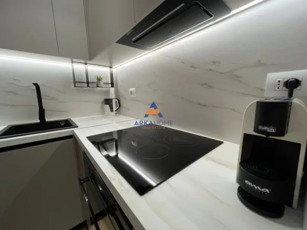 Tirane, jepet me qera apartament 1+1+Ballkon Kati 8, 60 m² 600 € 