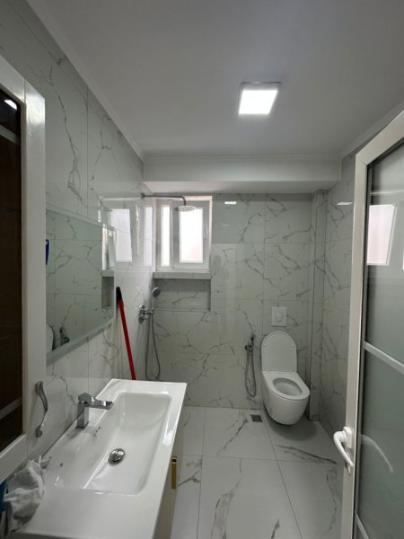 Tirane, jepet me qera apartament 2+1+Aneks+Ballkon Kati 4, 75 m² 600 € (rruga Don Bosko ne fillim, afer bar Arstisti)