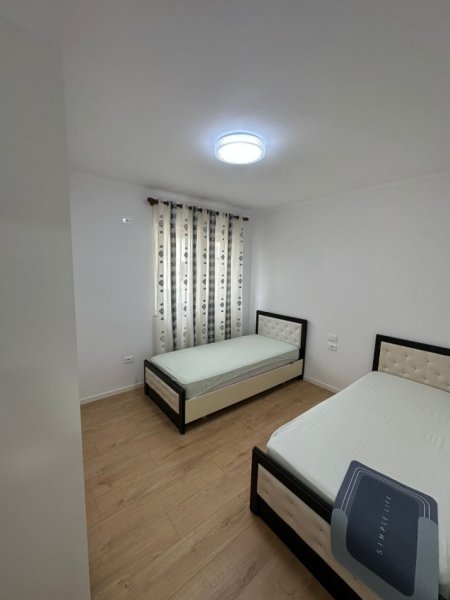 Tirane, jepet me qera apartament 2+1+Aneks+Ballkon Kati 4, 75 m² 600 € (rruga Don Bosko ne fillim, afer bar Arstisti)
