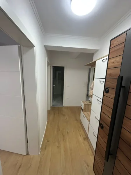 Tirane, jepet me qera apartament 2+1+Aneks+Ballkon Kati 4, 75 m² 600 € (rruga Don Bosko ne fillim, afer bar Arstisti)