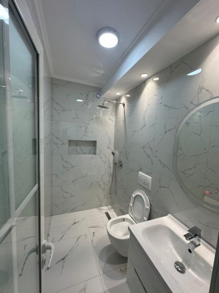 Tirane, jepet me qera apartament 2+1+Aneks+Ballkon Kati 4, 75 m² 600 € (rruga Don Bosko ne fillim, afer bar Arstisti)