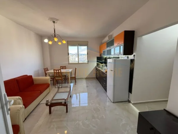 Durres, jepet me qera apartament 1+1 Kati 8, 350 € (durres)