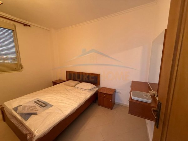 Durres, jepet me qera apartament 1+1 Kati 8, 350 € (durres)