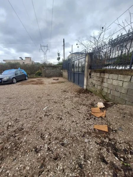 Tirane, jepet me qera toke , 700 m²