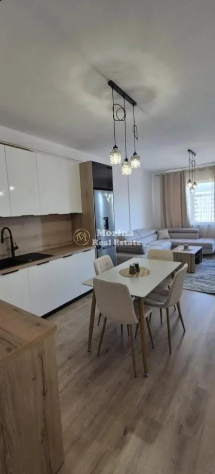 Tirane, jepet me qera apartament 2+1 Kati 6, 96 m² 600 € (Univers City)