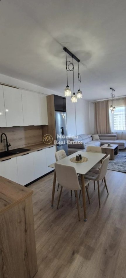 Tirane, jepet me qera apartament 2+1 Kati 6, 96 m² 600 € (Univers City)