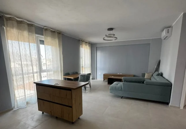 Tirane, jepet me qera apartament 2+1+Ballkon Kati 5, 110 m² 600 € (Rruga e 5 Majit)