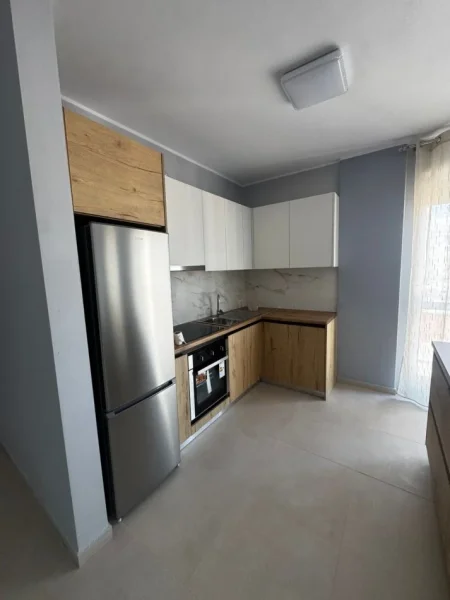 Tirane, jepet me qera apartament 2+1+Ballkon Kati 5, 110 m² 600 € (Rruga e 5 Majit)