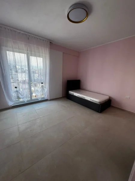 Tirane, jepet me qera apartament 2+1+Ballkon Kati 5, 110 m² 600 € (Rruga e 5 Majit)