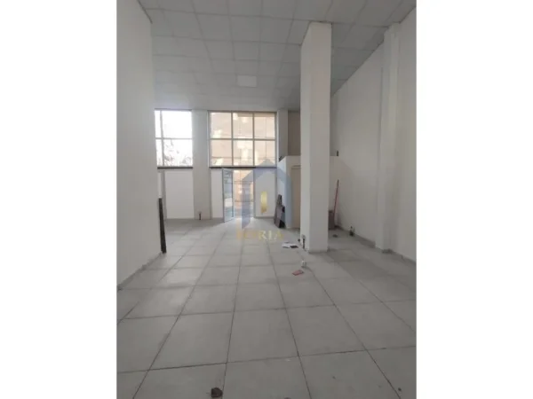 Tirane, shitet ambjent biznesi Kati 0, 74 m² (Ambient Biznesi per qira ne "Oxhak")