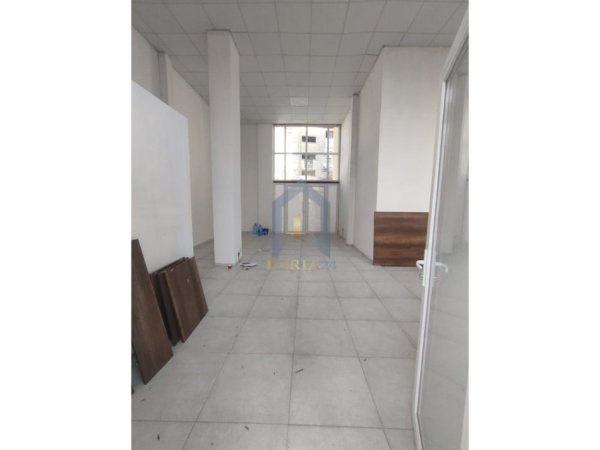 Tirane, shitet ambjent biznesi Kati 0, 74 m² (Ambient Biznesi per qira ne "Oxhak")
