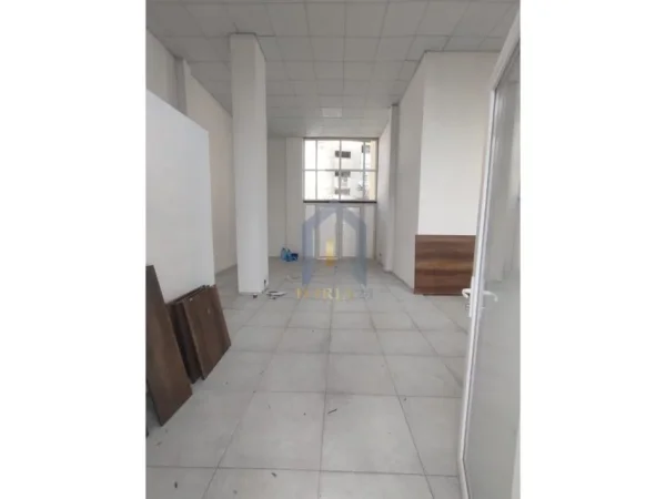 Tirane, shitet ambjent biznesi Kati 0, 74 m² (Ambient Biznesi per qira ne "Oxhak")