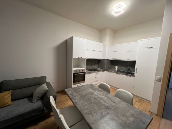 Tirane, jepet me qera apartament 1+1+Ballkon Kati 4, 73 m² 750 € (Kompleksi Square 21)