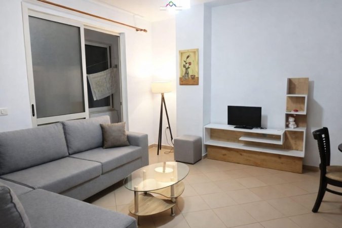 Tirane, jepet me qera apartament 1+1 Kati 2, 65 m² 450 € (Don Bosko, prane Hotel Ferrari)