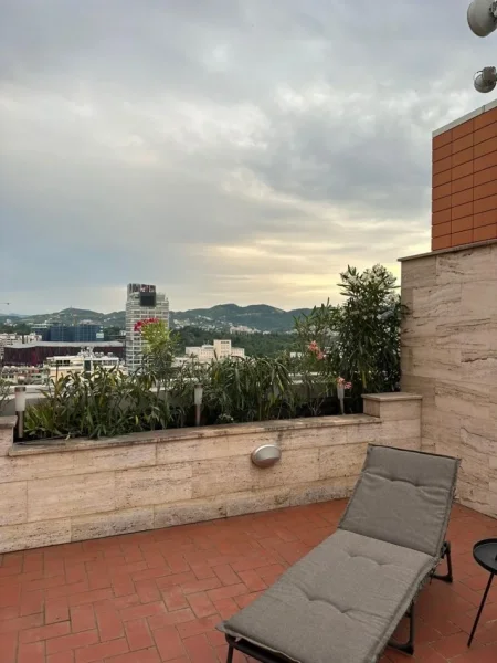 Tirane, jepet me qera apartament 2+1+Ballkon Kati 15, 160 m² 2.000 € (Fatmir Haxhiu)