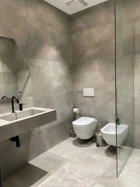 Tirane, jepet me qera apartament 2+1+Ballkon Kati 15, 160 m² 2.000 € (Fatmir Haxhiu)