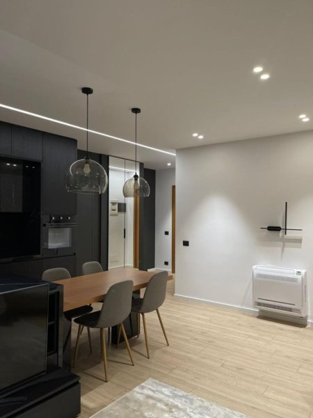 Tirane, jepet me qera apartament 2+1+Ballkon Kati 15, 160 m² 2.000 € (Fatmir Haxhiu)